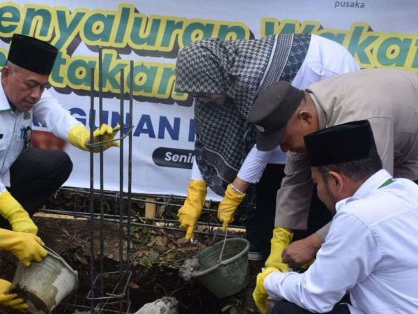 Peletakan Batu Pertama Pembangunan MIS Blang Rakal Dimeriahkan Semangat Wakaf dalam Rangka HUT RI ke-80 Peletakan Batu Pertama Pembangunan MIS Blang Rakal Dimeriahkan Semangat Wakaf dalam Rangka HUT RI ke-80