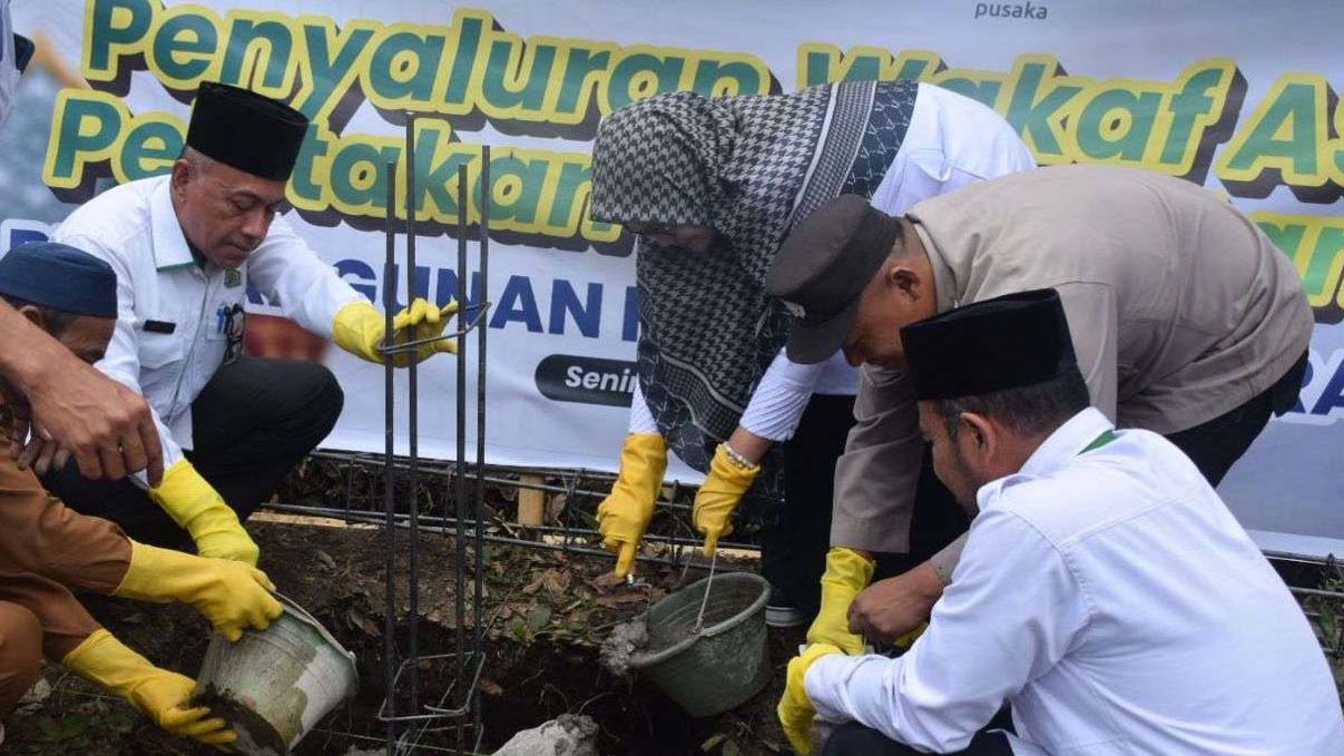 Peletakan Batu Pertama Pembangunan MIS Blang Rakal Dimeriahkan Semangat Wakaf dalam Rangka HUT RI ke-80 Peletakan Batu Pertama Pembangunan MIS Blang Rakal Dimeriahkan Semangat Wakaf dalam Rangka HUT RI ke-80